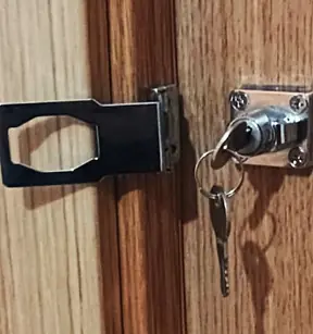 cerrojos y cerraduras en Sevilla